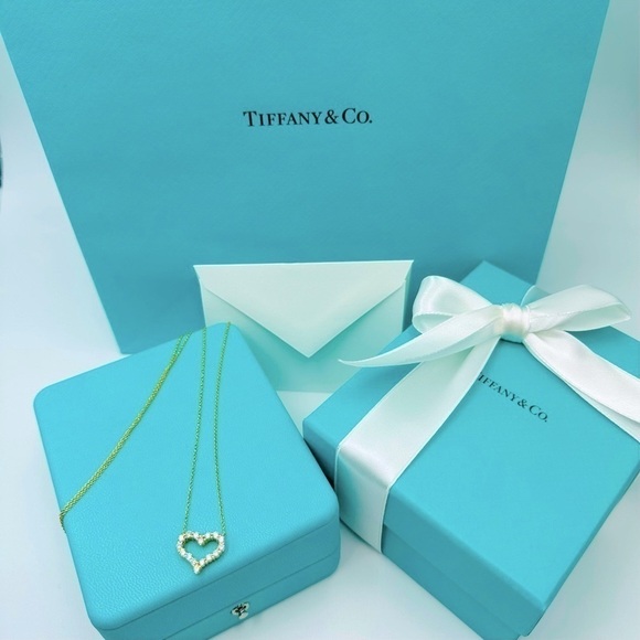 $5,500 Tiffany & Co. 0.62 CTW Diamond Heart Necklace 24” in Yellow Gold - Picture 12 of 12